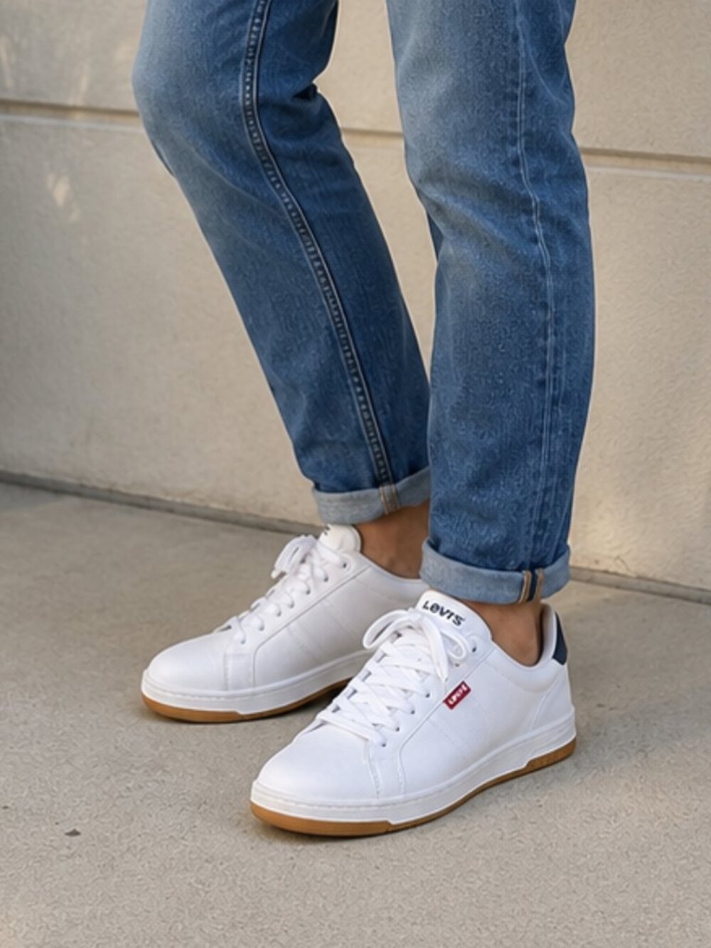 Levi's Men's White Court Sneakers Size 11 Casual Lace Up Shoes Gum Sole